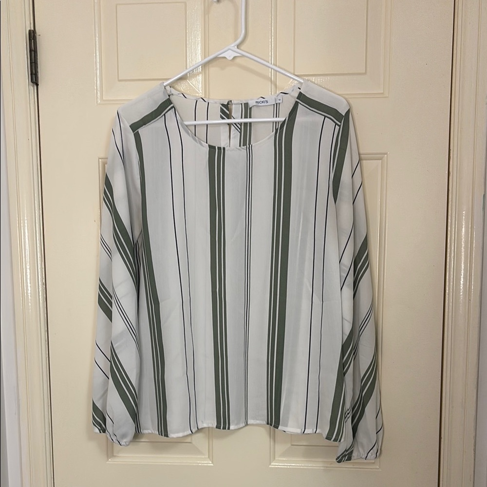🤩 3 FOR $25 🤩 Ricki's White and Green Long Sleeve Blouse